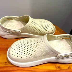 Ladies Crocs- literide size 6